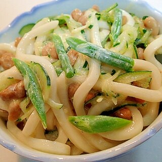 麺つゆマヨで　納豆と胡瓜といんげん豆の冷やし饂飩♬